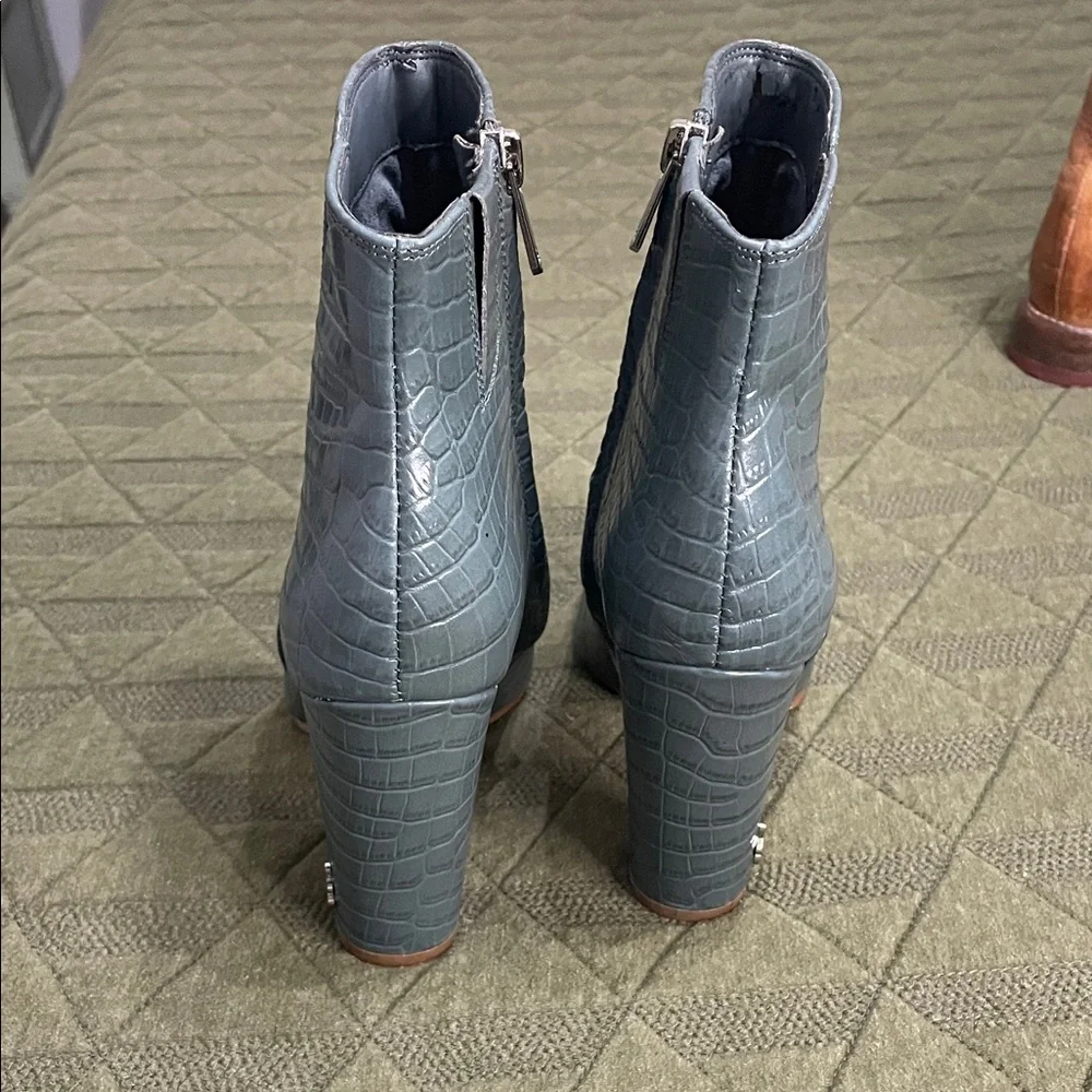 Sam Edelman Gray- Teal Croc-Embossed Ankle Boots, size 6 - Picture 7 of 12